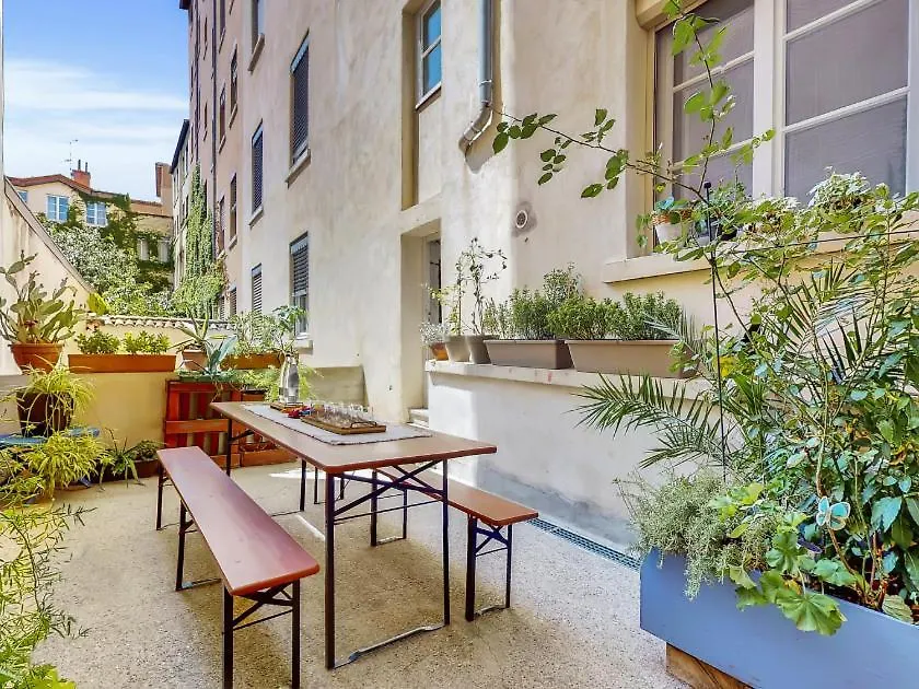 Le Cocon Du Papillon Bleu I 2 Suites Parentales Avec Terrasse En Plein Coeur De Lyon I Parking Inclus 0*,  Franciaország