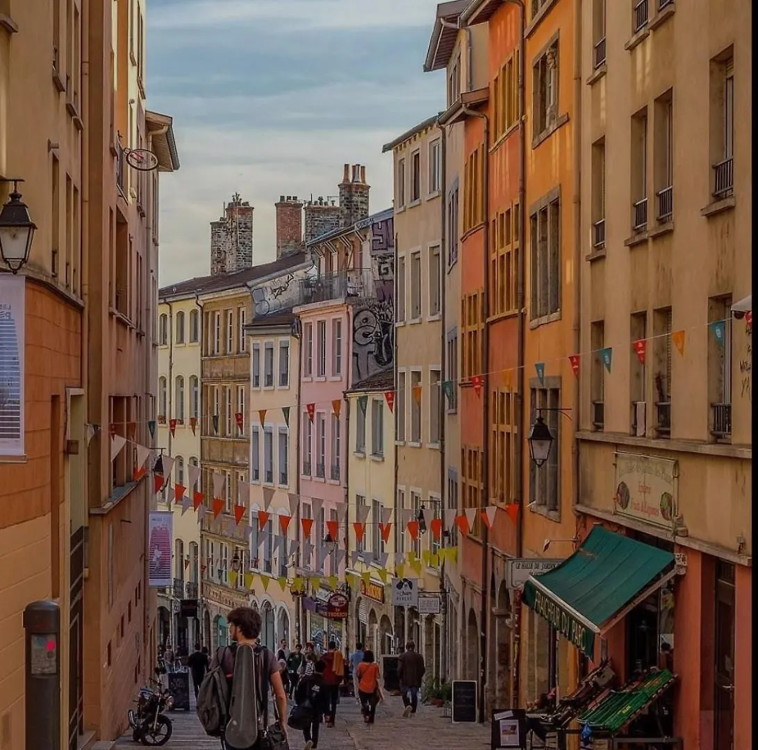 Apartman Le Cocon Du Papillon Bleu I 2 Suites Parentales Avec Terrasse En Plein Coeur De Lyon I Parking Inclus