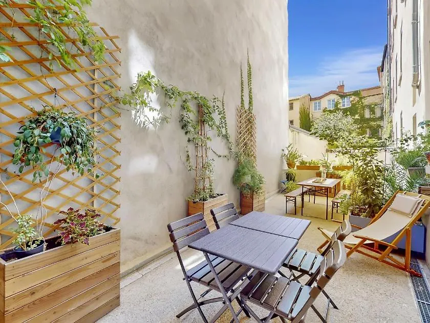 Le Cocon Du Papillon Bleu I 2 Suites Parentales Avec Terrasse En Plein Coeur De Lyon I Parking Inclus Apartman